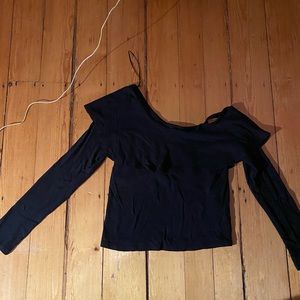 MEDIUM off shoulder black top w/ ruffle